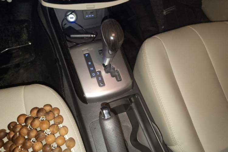 Used Hyundai Celesta 2011 1.6L Automatic Comfort Edition Gear Lever