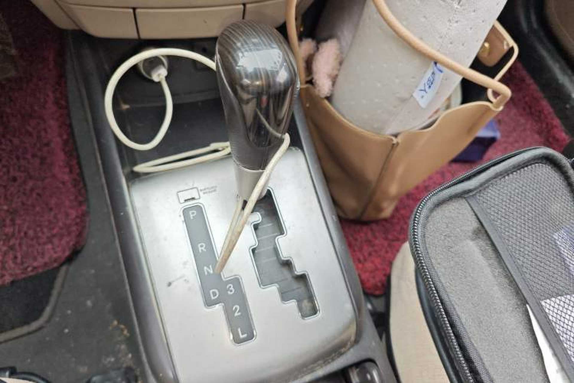 Used Hyundai Celesta 2011 1.6L Automatic Comfort Edition Gear Lever