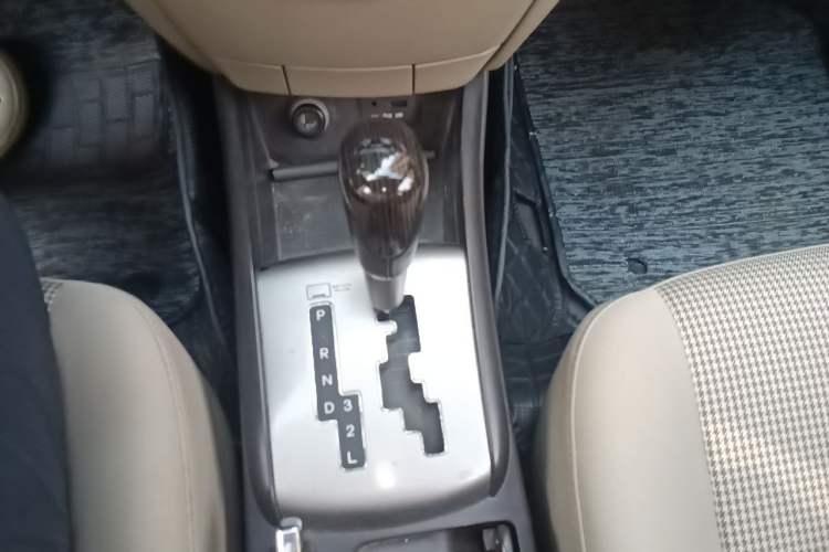 Used Hyundai Celesta 2011 1.6L Automatic Comfort Edition Gear Lever