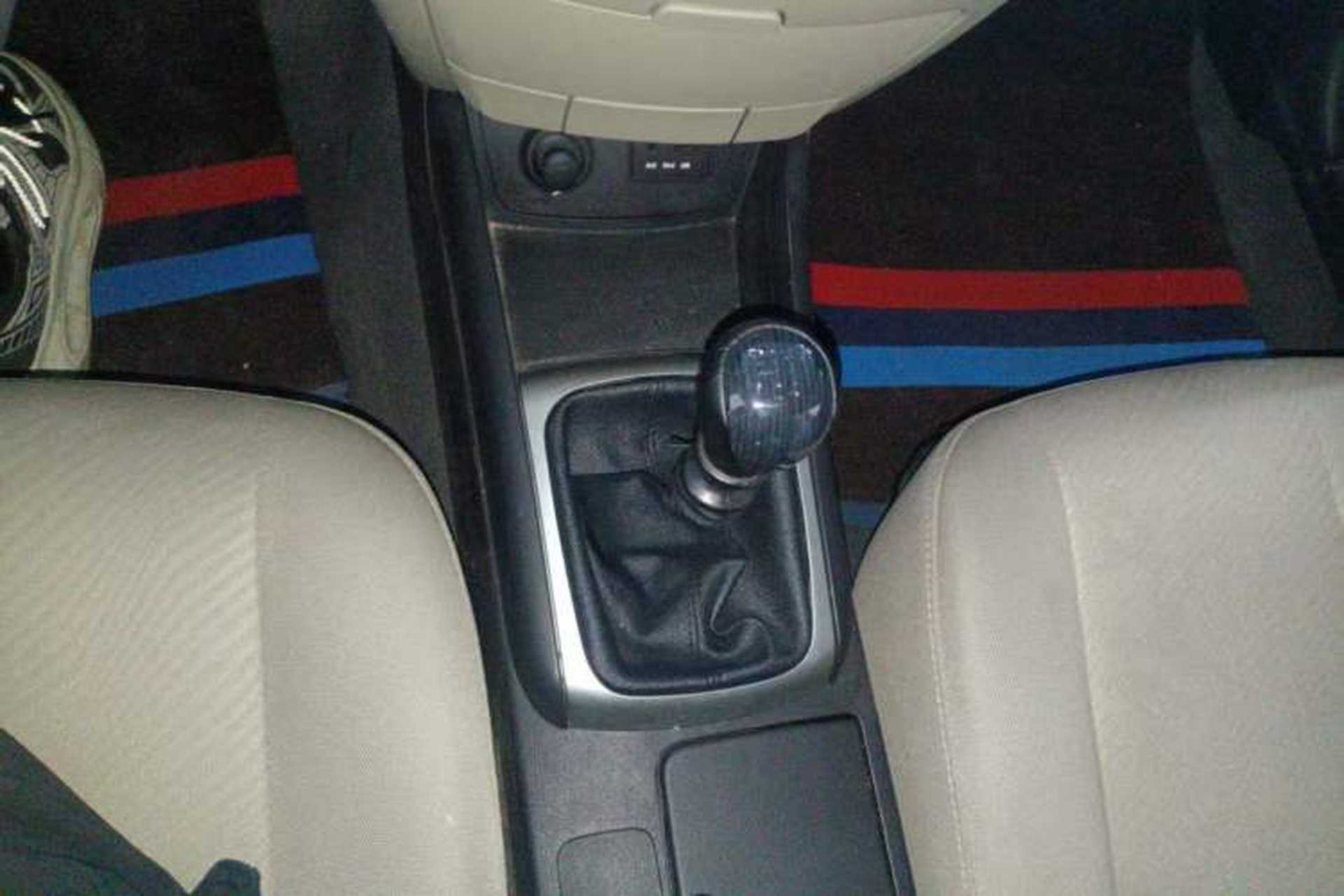 Used Hyundai Celesta 2011 1.6L Manual Luxury Model Gear Lever