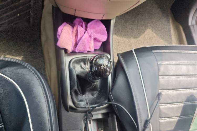 Used Hyundai Celesta 2011 1.6L Manual Comfort Edition Gear Lever