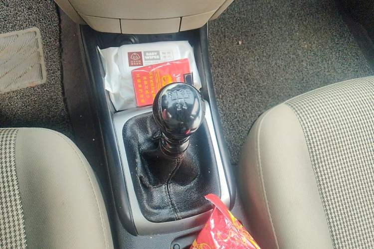 Used Hyundai Celesta 2011 1.6L Manual Comfort Edition Gear Lever