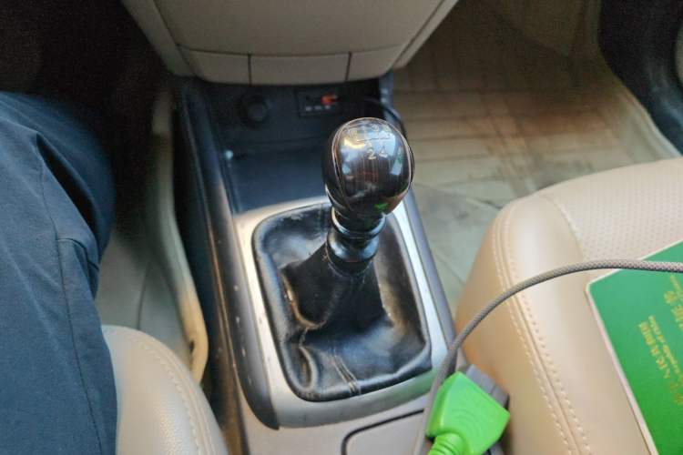 Used Hyundai Celesta 2011 1.6L Manual Comfort Edition Gear Lever