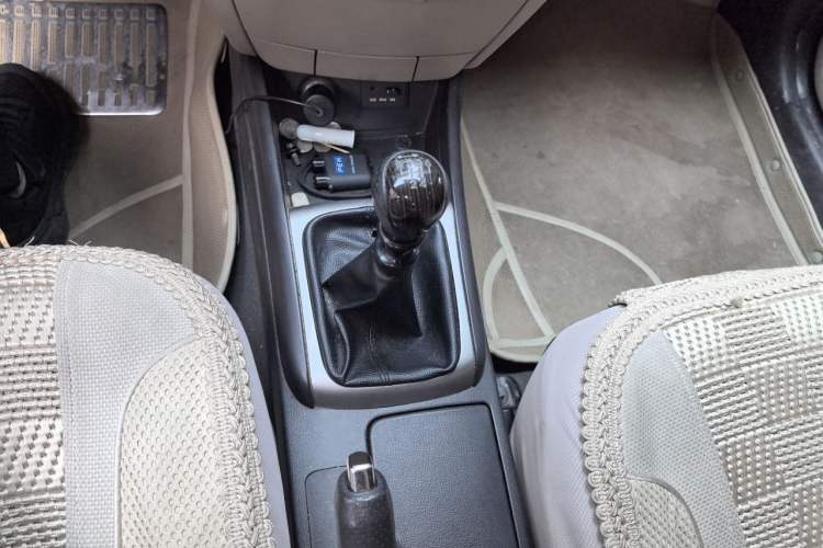 Used Hyundai Celesta 2011 1.6L Manual Luxury Model Gear Lever