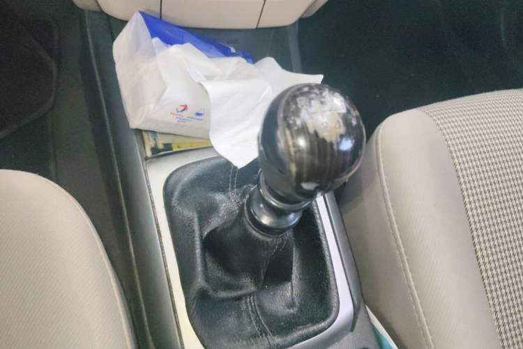 Used Hyundai Celesta 2011 1.6L Manual Comfort Edition Gear Lever