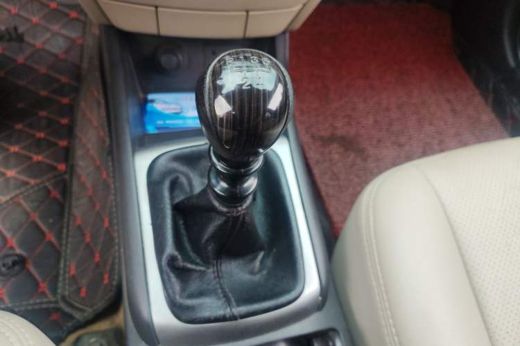 Used Hyundai Celesta 2011 1.6L Manual Luxury Model Gear Lever