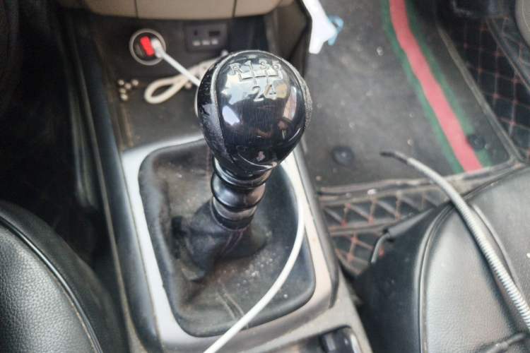 Used Hyundai Celesta 2011 1.6L Manual Comfort Edition Gear Lever