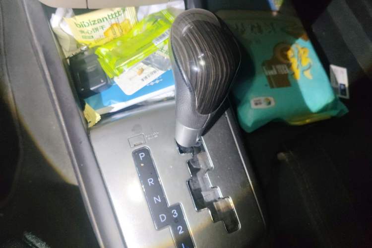 Used Hyundai Celesta 2011 1.6L Automatic Comfort Edition Gear Lever