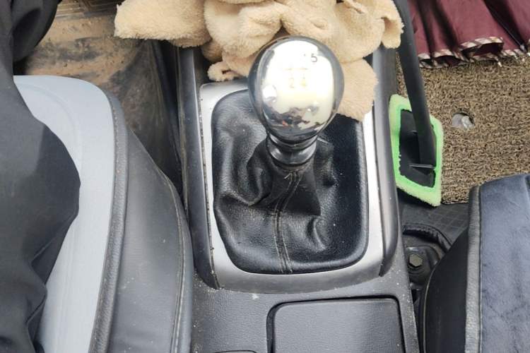Used Hyundai Celesta 2011 1.6L Manual Luxury Model Gear Lever