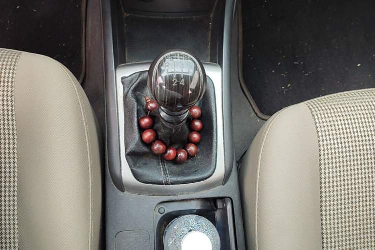 Used Hyundai Celesta 2011 1.6L Manual Comfort Edition Gear Lever