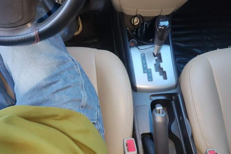Used Hyundai Celesta 2011 1.6L Automatic Comfort Edition Gear Lever