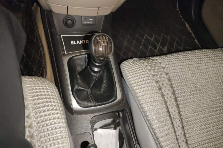 Used Hyundai Celesta 2011 1.6L Manual Luxury Model Gear Lever