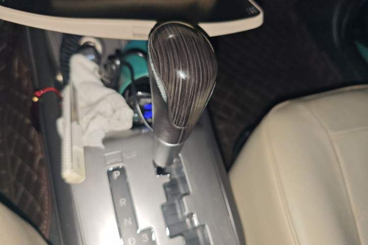 Used Hyundai Celesta 2011 1.6L Automatic Comfort Edition Gear Lever