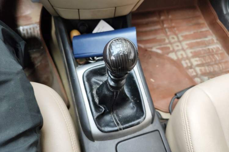 Used Hyundai Celesta 2011 1.6L Manual Comfort Edition Gear Lever