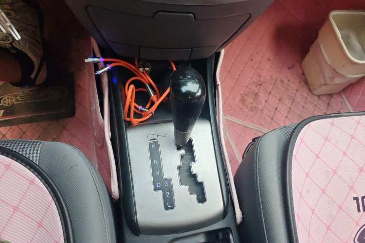 Used Hyundai Celesta 2011 1.6L Automatic Comfort Edition Gear Lever