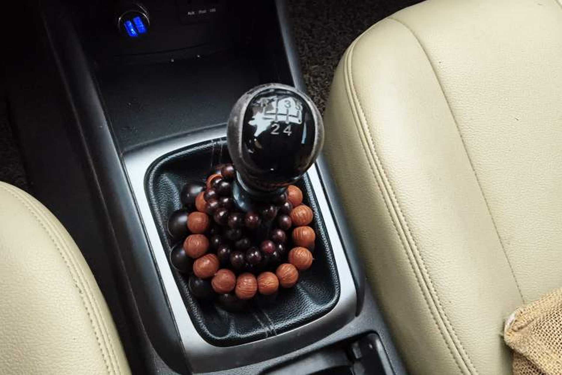Used Hyundai Celesta 2011 1.6L Manual Luxury Model Gear Lever