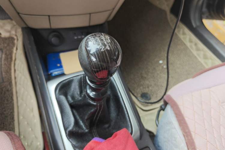 Used Hyundai Celesta 2011 1.6L Manual Comfort Edition Gear Lever