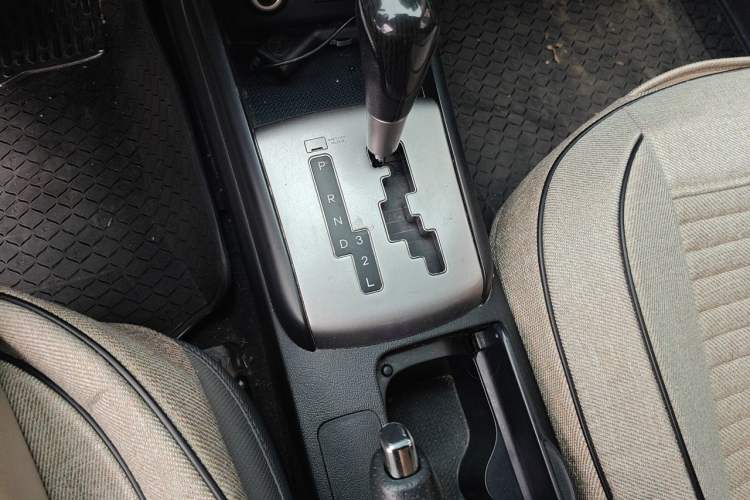 Used Hyundai Celesta 2011 1.6L Automatic Comfort Edition Gear Lever