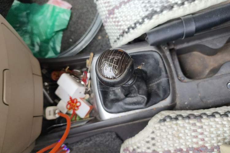 Used Hyundai Celesta 2011 1.6L Manual Comfort Edition Gear Lever