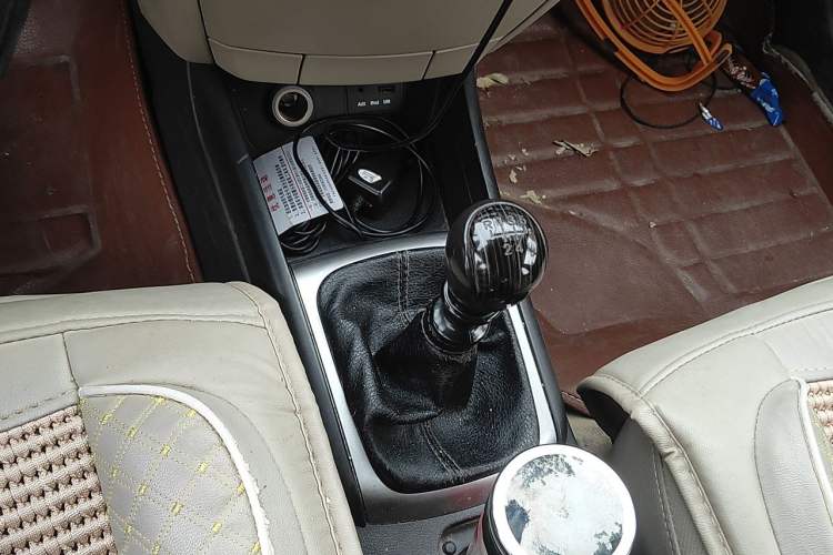 Used Hyundai Celesta 2011 1.6L Manual Comfort Edition Gear Lever