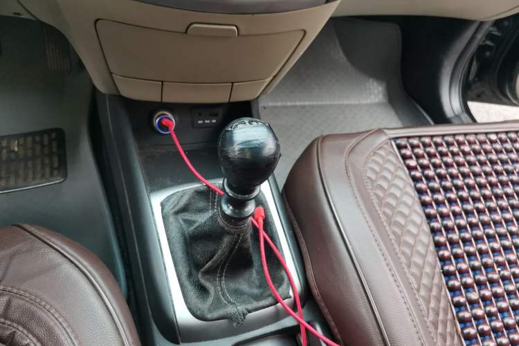 Used Hyundai Celesta 2011 1.6L Manual Luxury Model Gear Lever