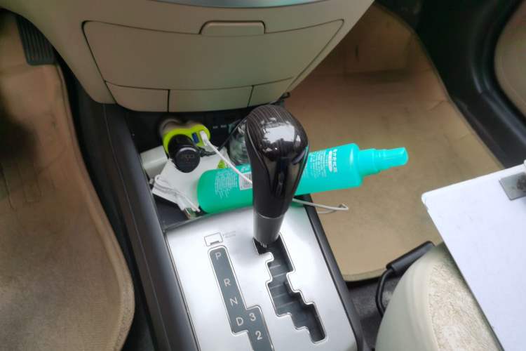 Used Hyundai Celesta 2011 1.6L Automatic Comfort Edition Gear Lever
