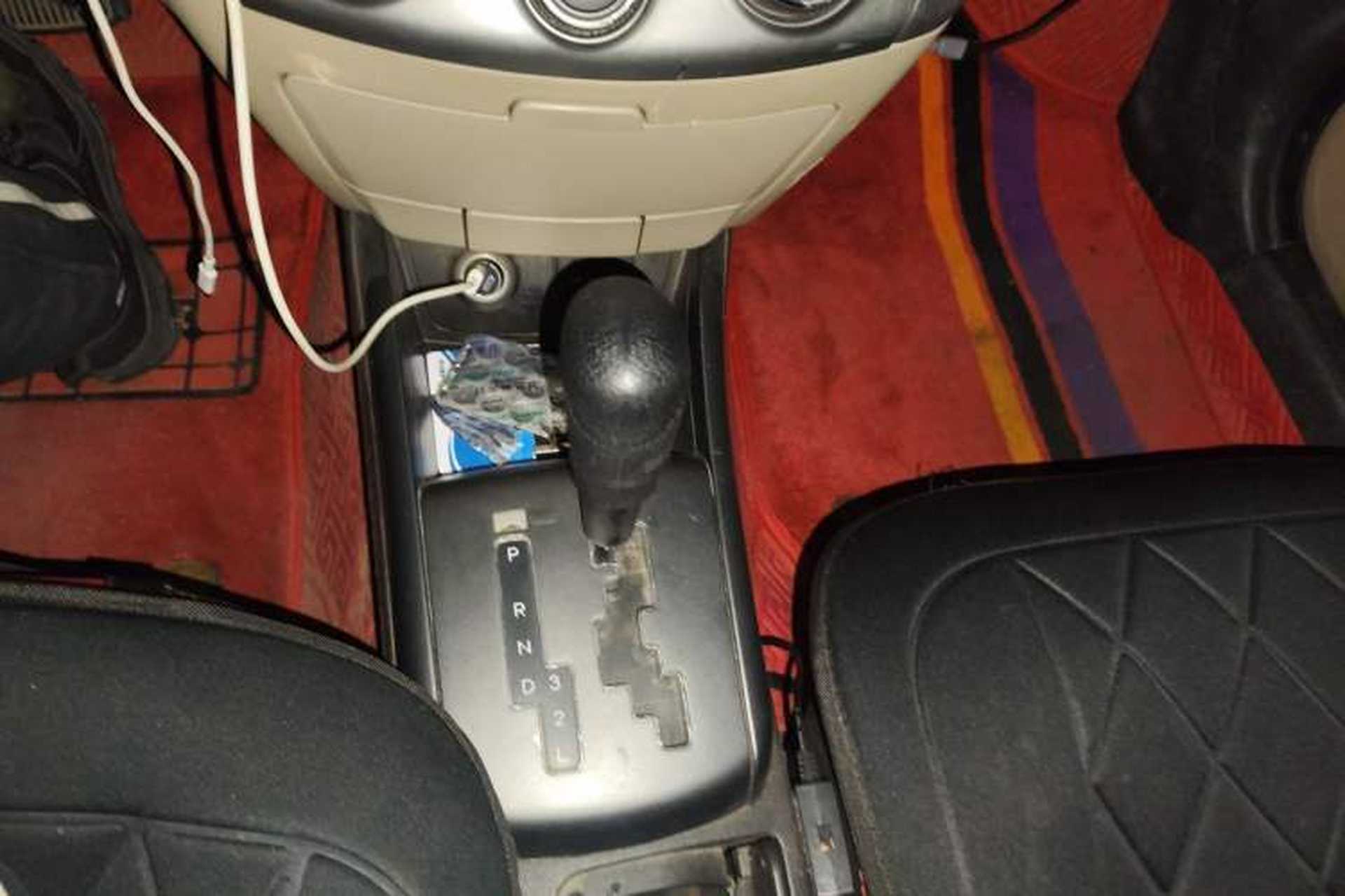 Used Hyundai Celesta 2011 1.6L Automatic Comfort Edition Gear Lever