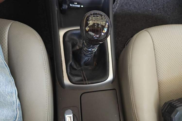 Used Hyundai Celesta 2011 1.6L Manual Luxury Model Gear Lever