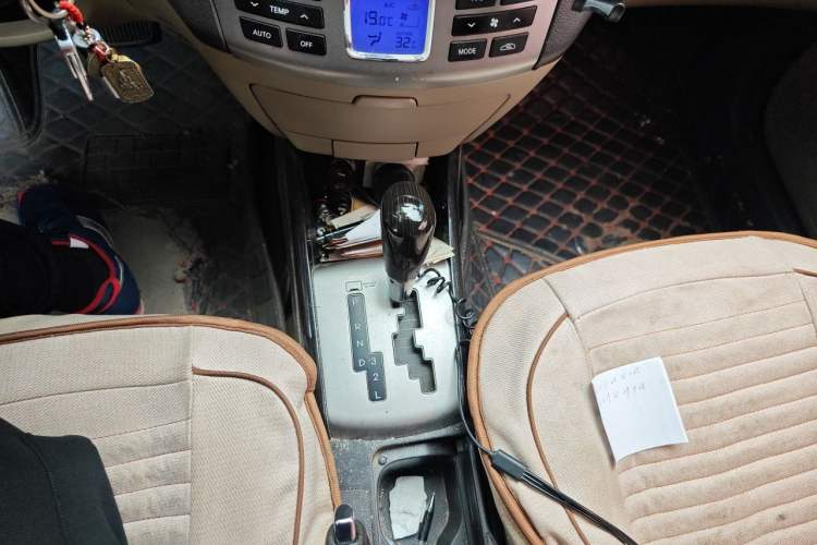 Used Hyundai Celesta 2011 1.6L Automatic Luxury Version Gear Lever