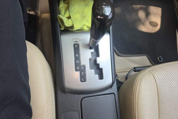 Used Hyundai Celesta 2011 1.6L Automatic Comfort Edition Gear Lever