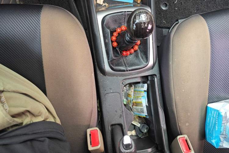 Used Hyundai Celesta 2011 1.6L Manual Comfort Edition Gear Lever