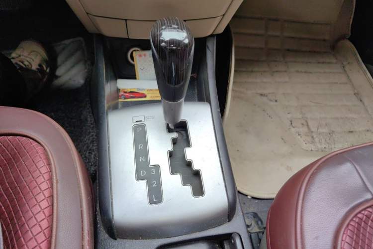 Used Hyundai Celesta 2011 1.6L Automatic Comfort Edition Gear Lever