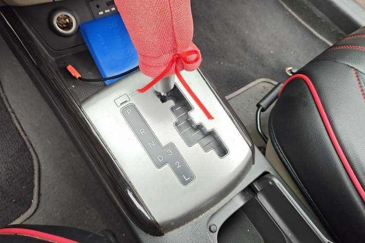 Used Hyundai Celesta 2011 1.6L Automatic Luxury Version Gear Lever