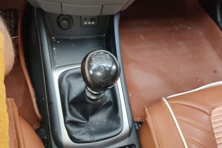 Used Hyundai Celesta 2011 1.6L Manual Comfort Edition Gear Lever