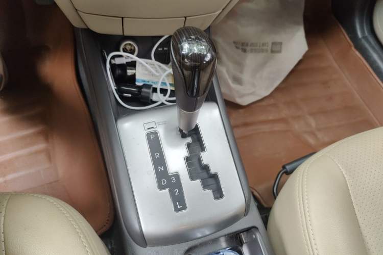 Used Hyundai Celesta 2011 1.6L Automatic Comfort Edition Gear Lever