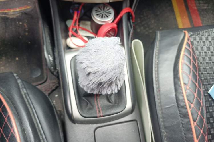 Used Hyundai Celesta 2011 1.6L Manual Comfort Edition Gear Lever