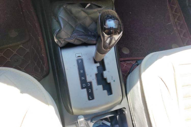 Used Hyundai Celesta 2011 1.6L Automatic Comfort Edition Gear Lever