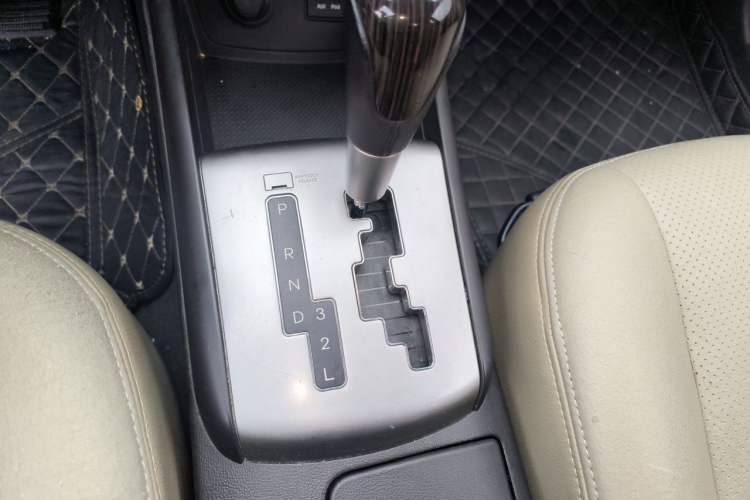 Used Hyundai Celesta 2011 1.6L Automatic Comfort Edition Gear Lever