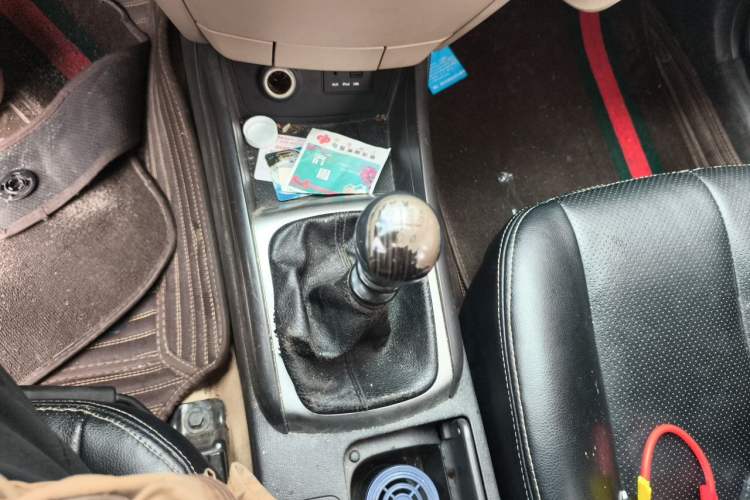 Used Hyundai Celesta 2011 1.6L Manual Comfort Edition Gear Lever
