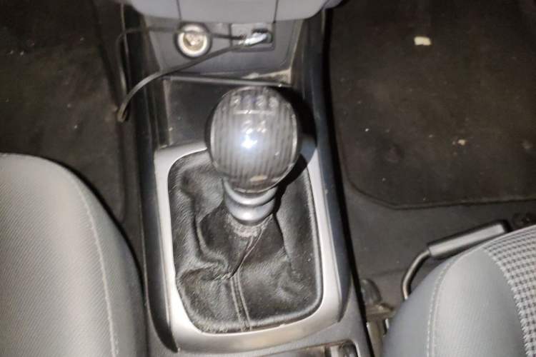Used Hyundai Celesta 2011 1.6L Manual Comfort Edition Gear Lever
