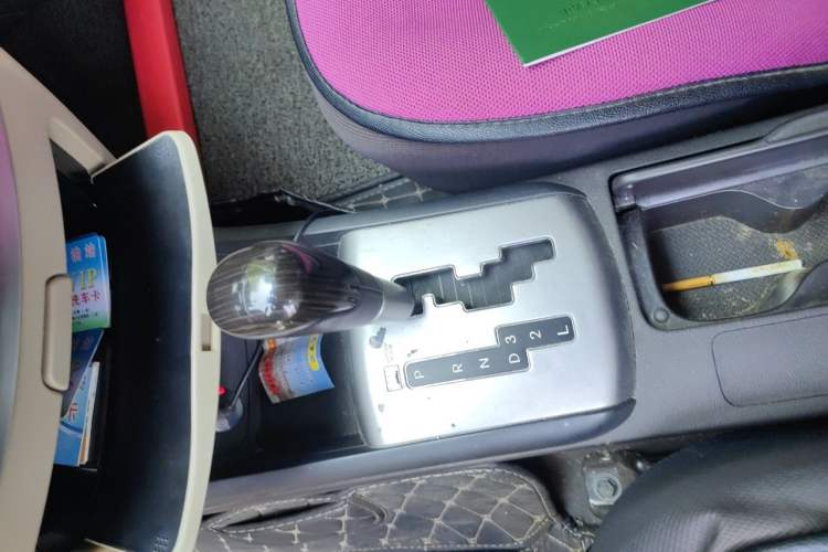 Used Hyundai Celesta 2011 1.6L Automatic Comfort Edition Gear Lever