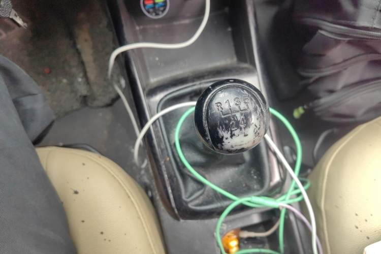 Used Hyundai Celesta 2011 1.6L Manual Comfort Edition Gear Lever