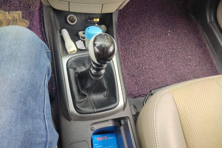 Used Hyundai Celesta 2011 1.6L Manual Comfort Edition Gear Lever