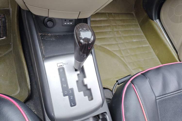 Used Hyundai Celesta 2011 1.6L Automatic Comfort Edition Gear Lever