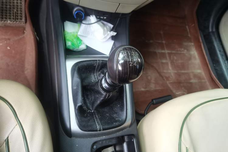 Used Hyundai Celesta 2011 1.6L Manual Comfort Edition Gear Lever