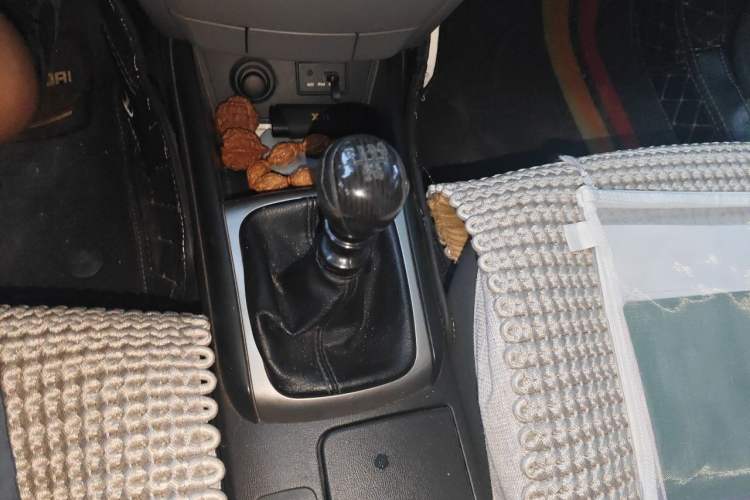Used Hyundai Celesta 2011 1.6L Manual Comfort Edition Gear Lever