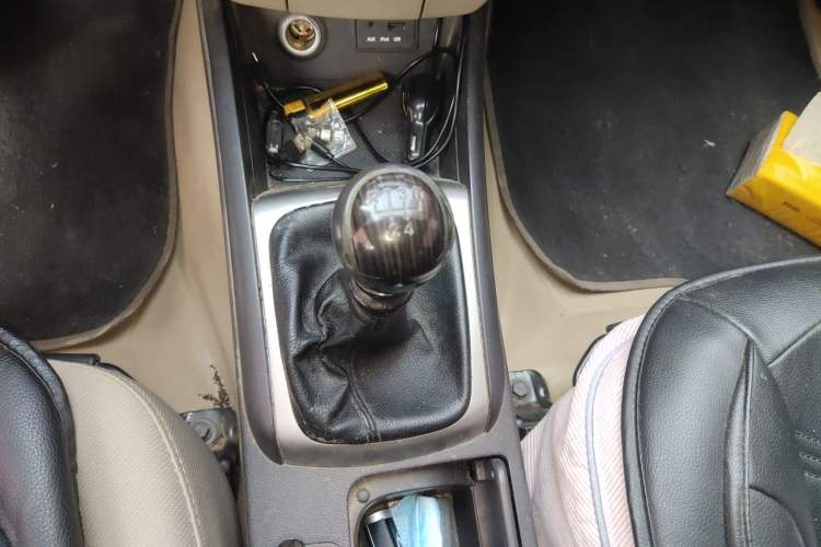 Used Hyundai Celesta 2011 1.6L Manual Comfort Edition Gear Lever