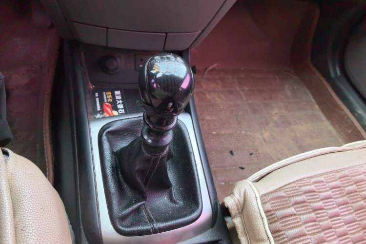 Used Hyundai Celesta 2011 1.6L Manual Comfort Edition Gear Lever