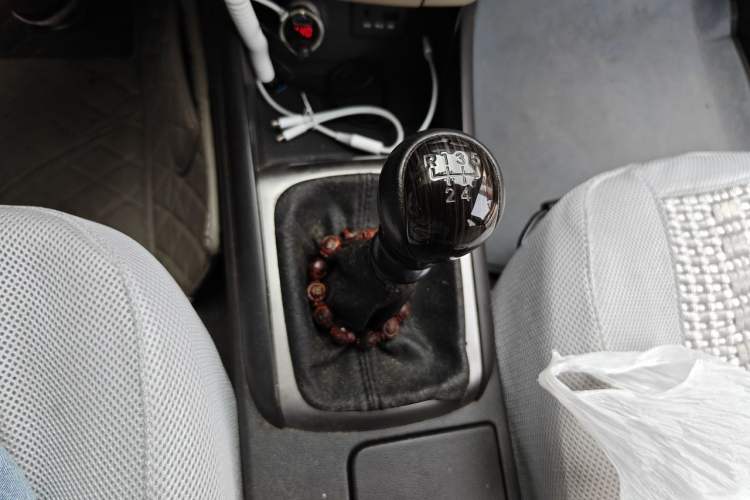 Used Hyundai Celesta 2011 1.6L Manual Luxury Model Gear Lever