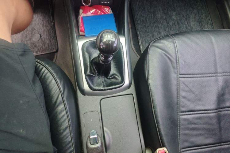 Used Hyundai Celesta 2011 1.6L Manual Comfort Edition Gear Lever